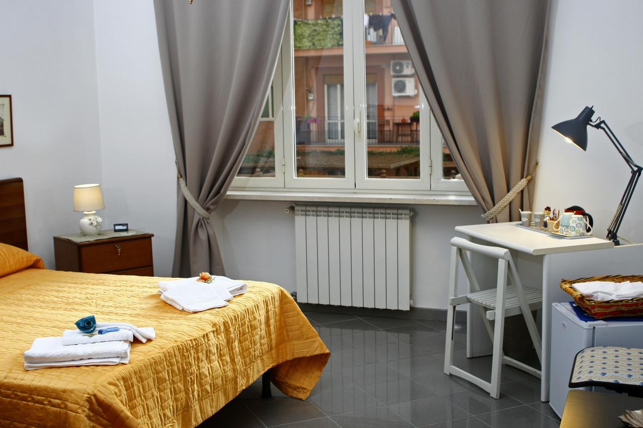 B&B Galileo Napoli Bagian luar foto